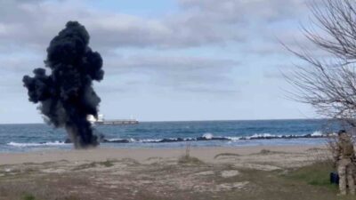 Sakarya’nın Karasu ilçesi halk plajında parçalanmış halde bulunan ve insansız