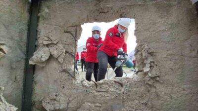 DÜZCE (İHA) – İçlerinde Hatay depreminde 3 aylık hamileyken günlerce