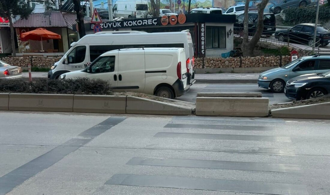 Bilecik’te Tepebaşı Mevkiinde bulunan yaya geçidin kapatılmasına tepkilere neden oldu.