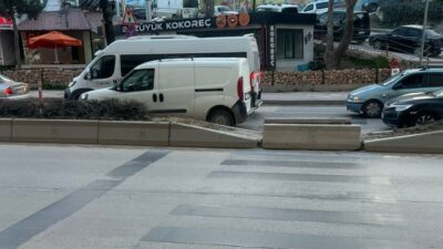 Bilecik’te Tepebaşı Mevkiinde bulunan yaya geçidin kapatılmasına tepkilere neden oldu.