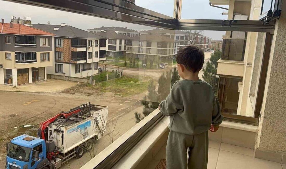Düzce’de her gün çöp kamyonunun sesini duyduğunda, camdan gözleri parlayan