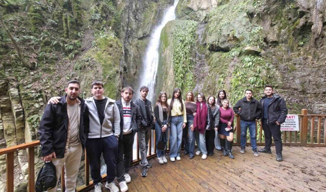 DÜZCE (İHA) – Düzce Üniversitesi hukuk topluluğu tarafından Akçakoca’ya gezi