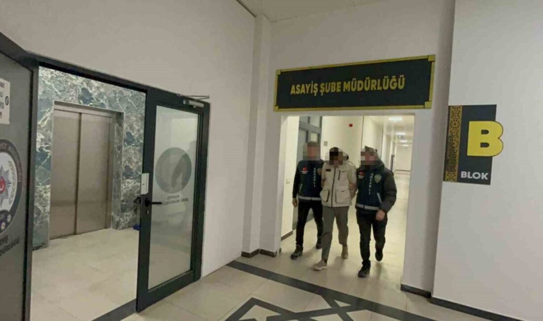 Kocaeli’nin İzmit ilçesinde bir evden içinde 400 bin TL değerinde