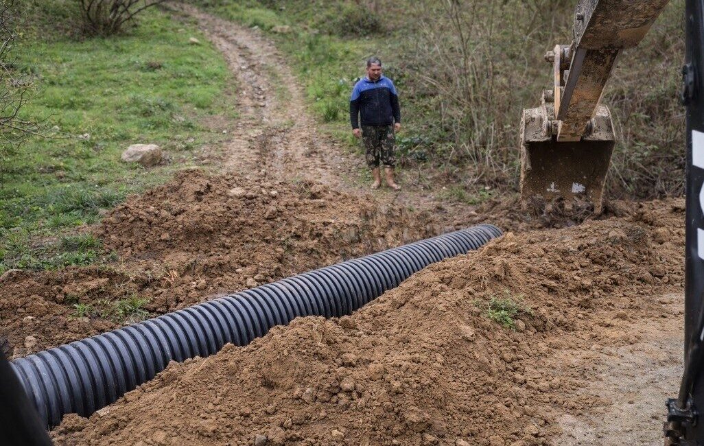DÜZCE(İHA) – Akçakoca Esmahanım Köyü’nde içme suyu hattındaki arıza giderilirken,