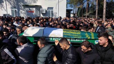 Sakarya’nın Akyazı ilçesinde dün iftar vakti otomobilin SUV tipi araçla