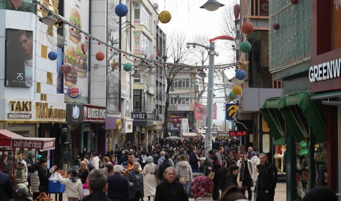 Kocaeli’nin İzmit ilçesinde Ramazan Bayramı’na sayılı günler kala alışveriş telaşı