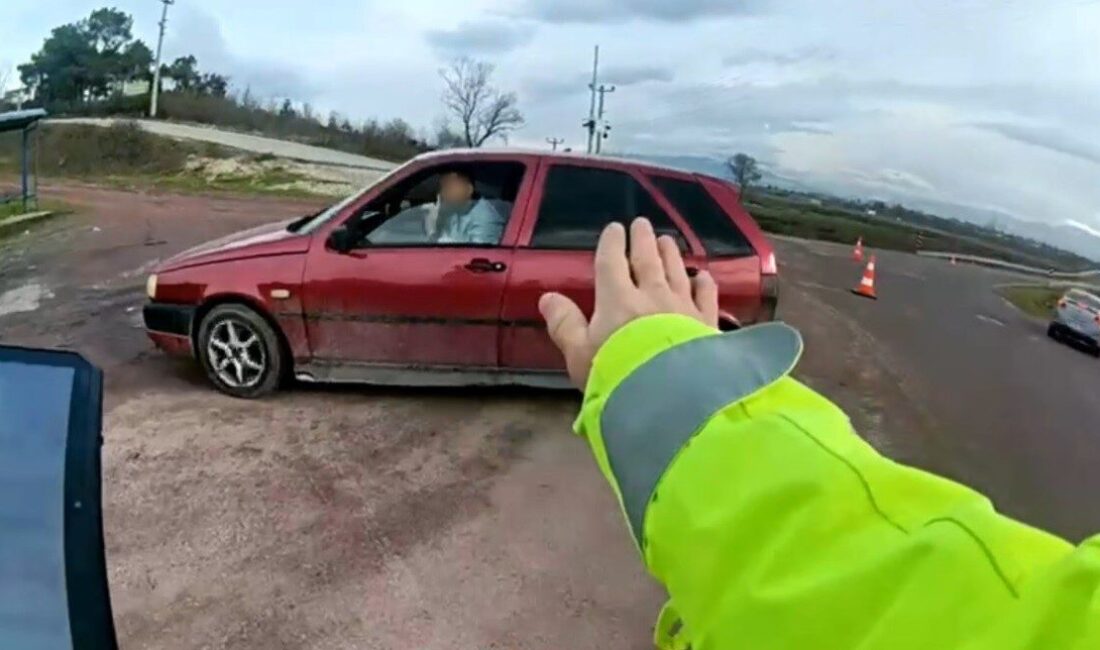 Sakarya’da jandarma trafik ekiplerince gerçekleştirilen rutin denetimler sırasında durdurulan bir