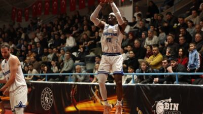 Türkiye Basketbol 1. Ligi’nde mücadele eden Kocaeli Büyükşehir Belediyesi Kağıtspor’un