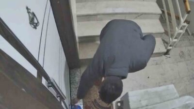 SAKARYA (İHA) – Sakarya’nın Adapazarı ilçesinde kendisini “Ramazan davulcusu” olarak