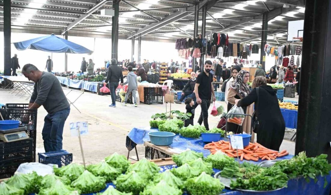Kartepe’de Ramazan Bayramı hazırlıkları kapsamında ilçe sakinlerinin alışverişlerini kolaylaştırmak amacıyla
