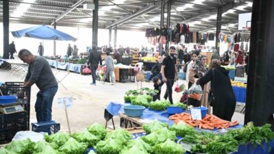 Kartepe’de Ramazan Bayramı hazırlıkları kapsamında ilçe sakinlerinin alışverişlerini kolaylaştırmak amacıyla