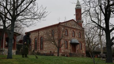 Kartepe’de yaklaşan bayram öncesi ilçe genelindeki camilerde kapsamlı temizlik ve