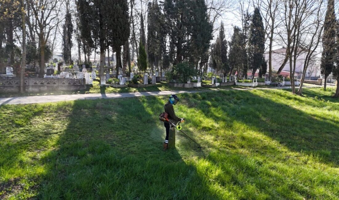 Kartepe’de Ramazan Bayramı öncesi mezarlıklarda bakım ve temizlik çalışması başlatıldı.