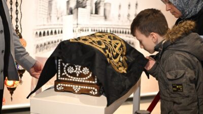 Kartepe Belediyesince düzenlenen ramazan etkinlikleri kapsamında Sakal-ı Şerif ile Kabe