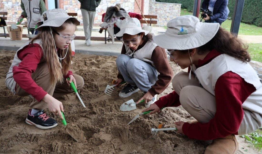 Kartepe’de öğrenciler, Osmanlı Günlük Yaşam Müzesi’nde hem tarih öğrendi hem