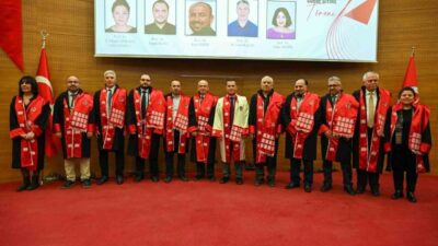 Kastamonu Üniversitesi’nde düzenlenen törende 89 akademisyen cübbe giyerken, başarılı bulunan