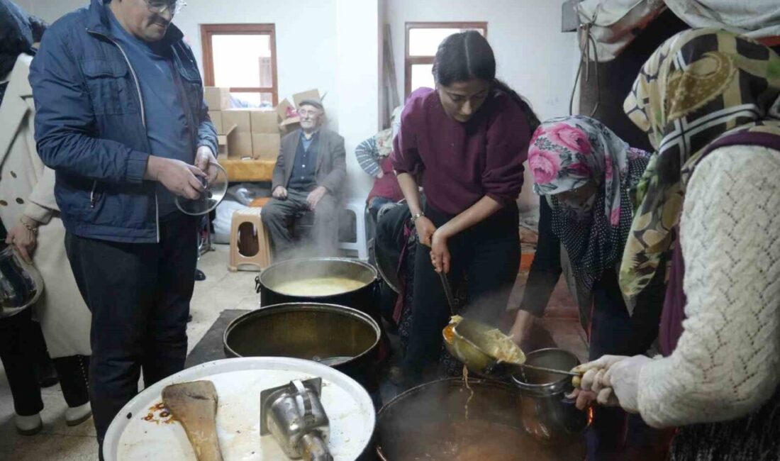 Kastamonu’da bulunan Şeyh Ahmet Türbesi’nde 8 asırdır arife günleri ve