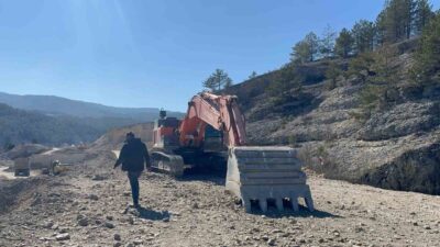Kastamonu’nun İhsangazi ilçesinde yol çalışması yapan iş makinesinin yaklaşık 700