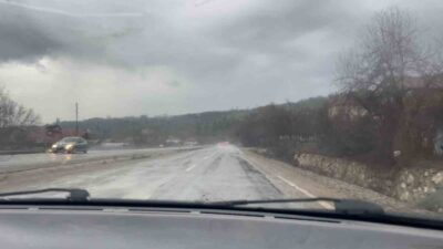 Kastamonu’da etkili olan şiddetli sağanak yağış, hayatı olumsuz etkiledi. Kastamonu’da