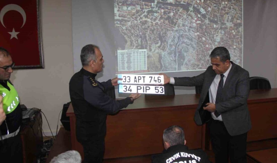 Kastamonu İl Emniyet Müdürlüğü’nde, Trafik Kanunu’ndaki düzenlemelerle ilgili bilgilendirmelerde bulunuldu.