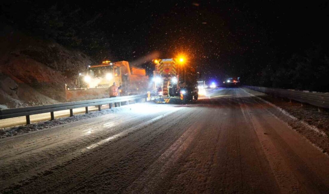 Kastamonu’da etkili olan yoğun kar yağışına hazırlıksız yakalanan sürücüler yolda