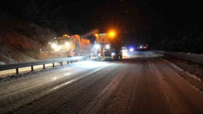 Kastamonu’da etkili olan yoğun kar yağışına hazırlıksız yakalanan sürücüler yolda