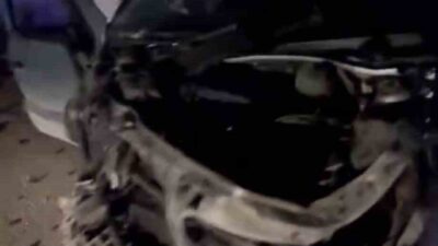 Kocaeli’nin Başiskele ilçesinde kavşakta iki otomobilin çarpışması sonucu meydana gelen