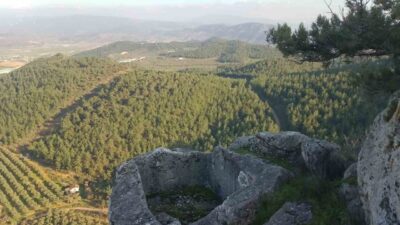 Bilecik’te soylu bir aile mensubuna ait olduğu düşünülen kaya mezara