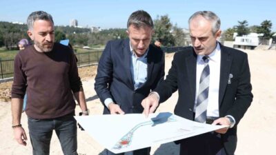 Çayırova’da vatandaşların ve esnafın talepleri doğrultusunda yenileme çalışması başlatılan Kent