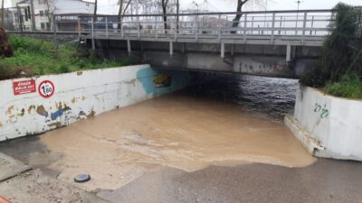 Kocaeli’nin Körfez ilçesinde etkili olan sağanak sebebiyle sular altında kalan