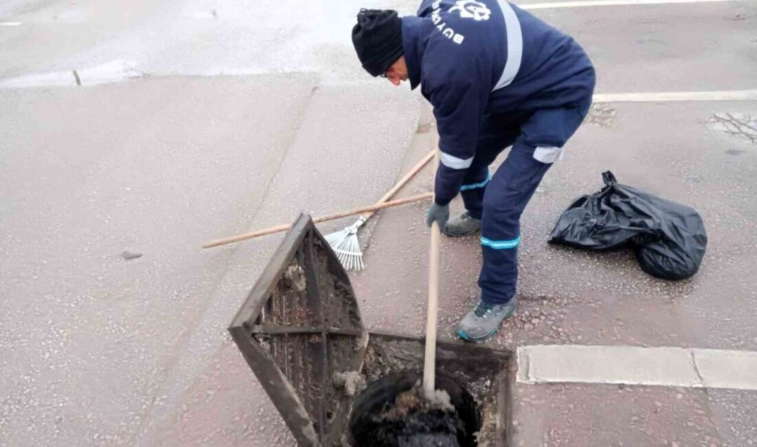 Kocaeli’de belediye ekipleri kent genelinde etkili olan yağışlar nedeniyle yaşanabilecek