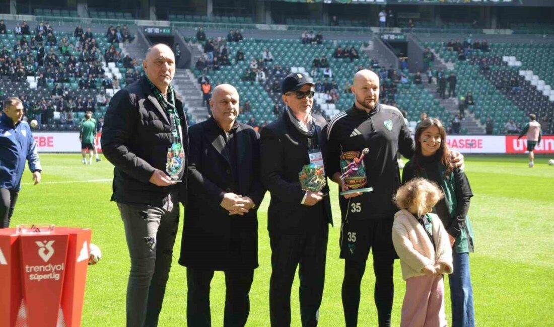 Kocaelispor forması altında en az 100 maçta kaleyi koruyan 3