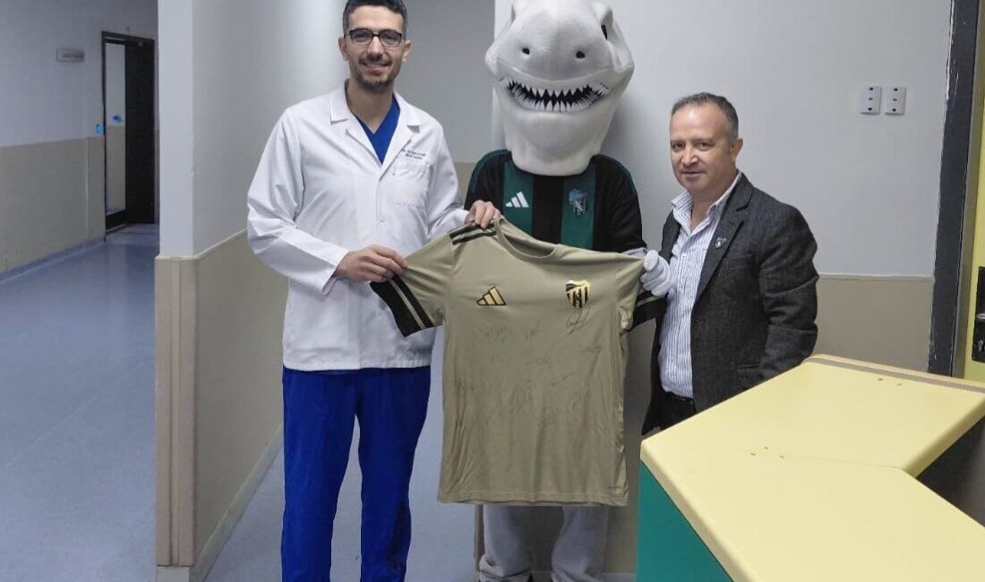 Kocaelispor, 14 Mart Tıp Bayramı dolayısıyla Kocaeli Üniversitesi Hastanesi’nde görev