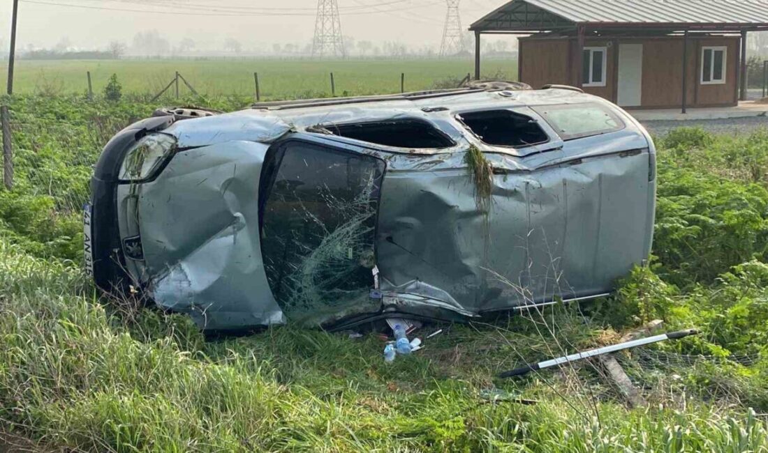 Kocaeli’nin Kartepe ilçesinde kontrolden çıkarak tarlaya uçan hafif ticari aracın