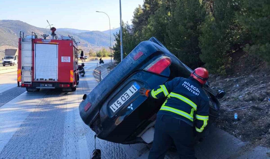Bilecik’te seyir halinde kontrolden çıkan otomobil su kanalına devrilirken, sürücüsü