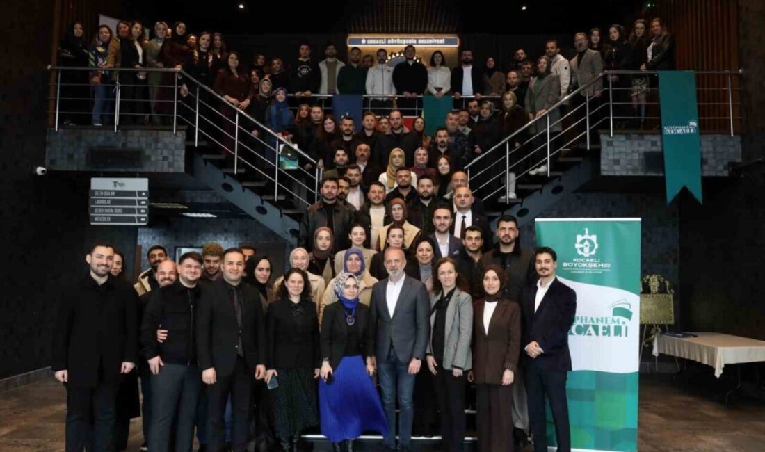 Kocaeli’de kütüphanelerde çalışan personeller için düzenlenen motivasyon programında çalışanlar hem