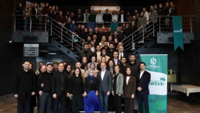 Kocaeli’de kütüphanelerde çalışan personeller için düzenlenen motivasyon programında çalışanlar hem