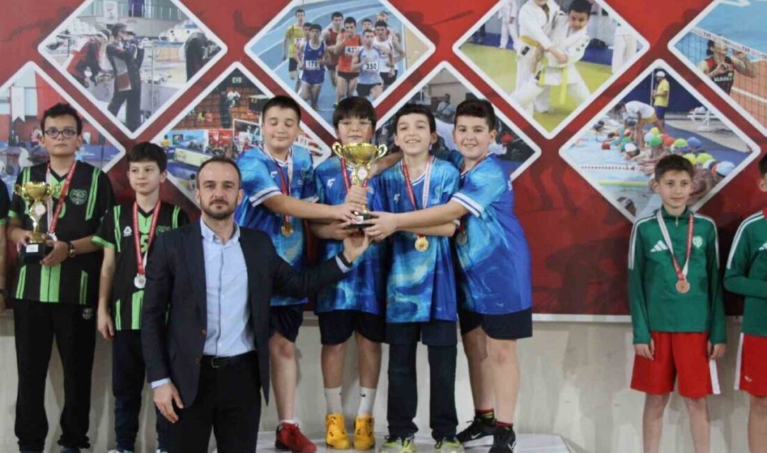 DÜZCE(İHA) – Düzce’de masa tenisi müsabakalarında kızlarda İlhami Reyhan Turan