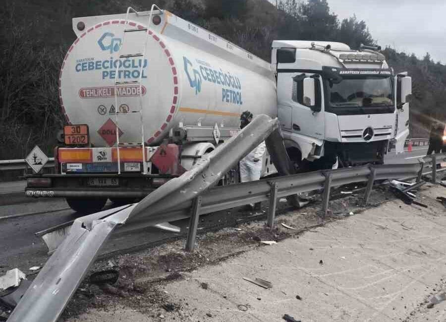 Bilecik’te kontrolden çıkan mazot yüklü tanker karşı şeride geçerken faciadan