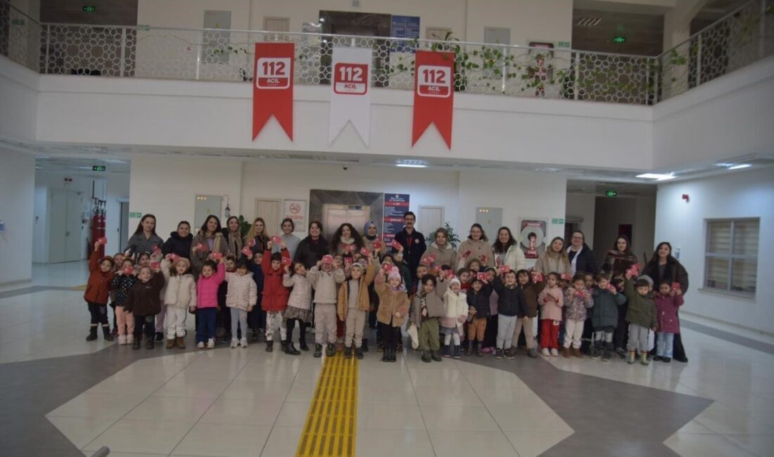 Bilecik’te minikler, 112 Acil Çağrı Merkezi’nin çalışmalarını yakından inceledi. Bilecik