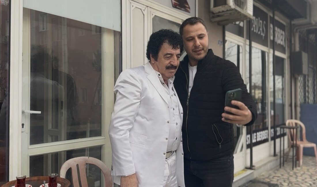 Arabesk müziğinin efsane ismi merhum Müslüm Gürses’e ikizi kadar benzeyen