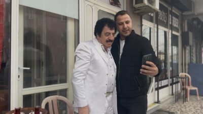 Arabesk müziğinin efsane ismi merhum Müslüm Gürses’e ikizi kadar benzeyen