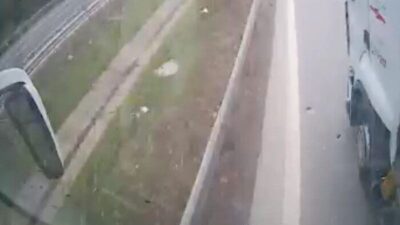 Bolu’da aniden şerit değiştiren tırın çarptığı otobüs sürücüsünün manevrası sayesinde