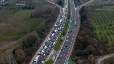 Anadolu Otoyolu’nun Düzce geçişinde, meydana gelen maddi hasarlı ve yaralamalı