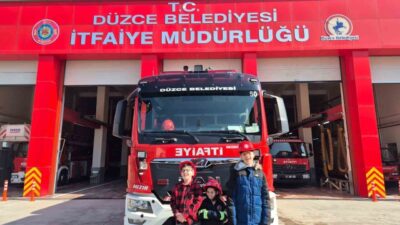 Düzce’de lise öğrencilerinin hazırladığı iyilik projesi kapsamında, itfaiyeci olma hayali