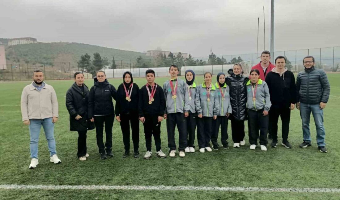 DÜZCE(İHA) – Gençler ve yıldızlar özel sporcular atletizm müsabakalarında sporcular