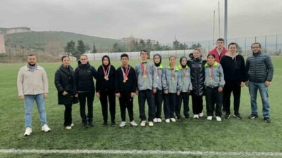 DÜZCE(İHA) – Gençler ve yıldızlar özel sporcular atletizm müsabakalarında sporcular