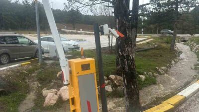 Bilecik Pelitözü Gölpark Beşiktaş girişindeki turnikelere kamyon cinsi aracın çarpması