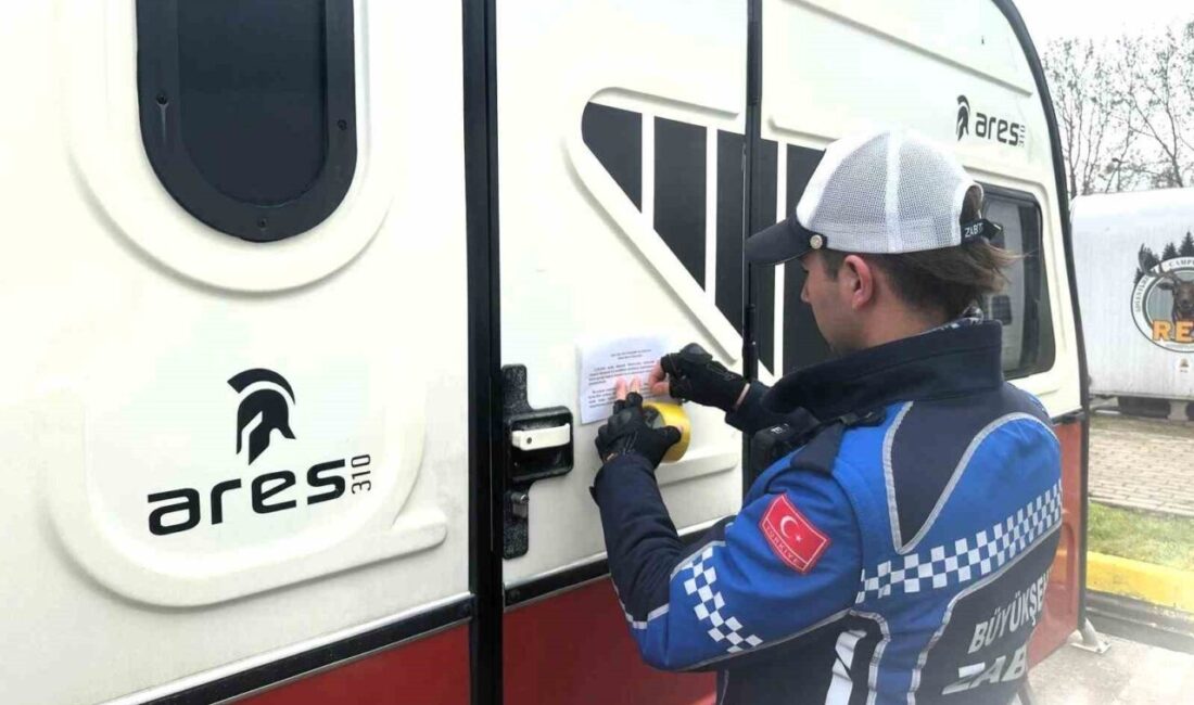 Kocaeli Büyükşehir Belediyesi tarafından düzensiz parklanmayı önlemek amacıyla Sahil Otoparkı’nda