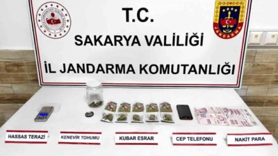 Sakarya’da jandarma ekiplerince 3 ilçede uyuşturucu satıcılarına yönelik düzenlenen operasyonda